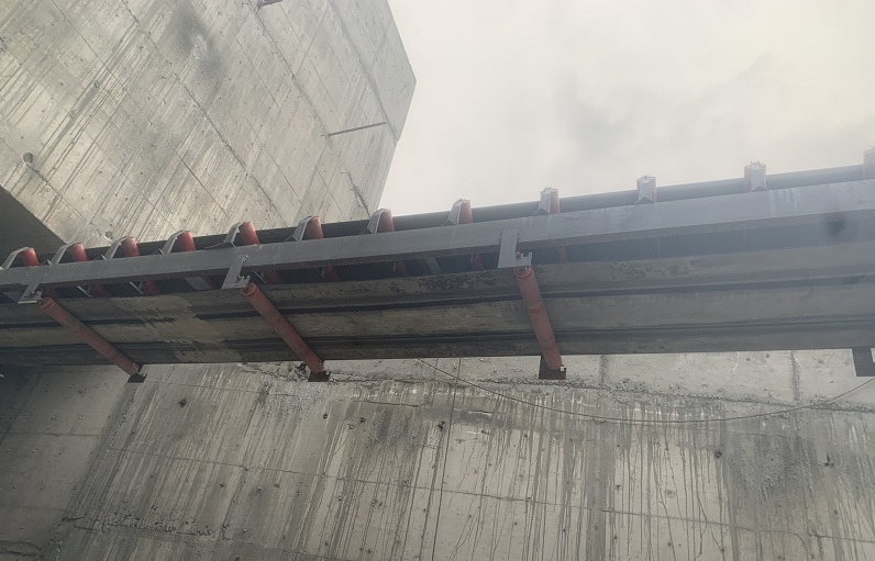 克服重重困難，兩臺(tái)ICS-17A電子皮帶秤安裝調(diào)試完畢！