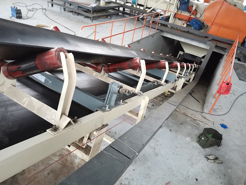 1648188937191583.jpg 皮帶秤使用現(xiàn)場-佳諾威木業(yè).jpg