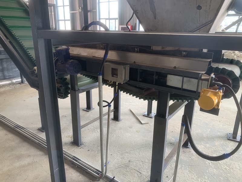 稱重給料秤在水泥生產(chǎn)企業(yè)安裝完畢，保障生產(chǎn)效率和水泥質(zhì)量！(2)